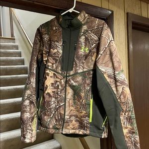 Under armour jacket. Size large. Realtree.